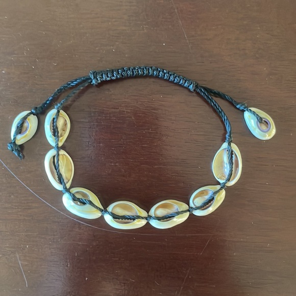 Bohemian Cowrie Shell Bracelet Adjustable - Picture 2 of 2